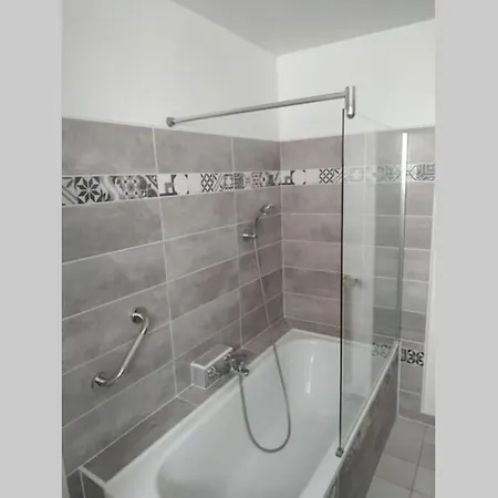 Apartment T3 Spacieux Avec Vue Sur L'etang De Thau Au 1er Etage D'une - Entree Independante