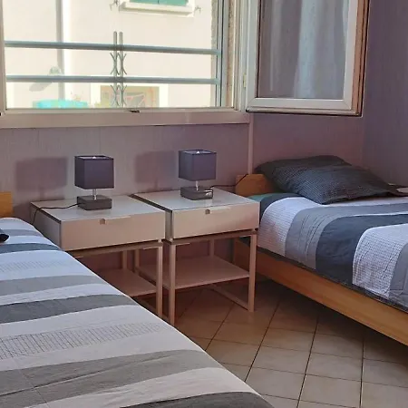 T3 Spacieux Avec Vue Sur L'etang De Thau Au 1er Etage D'une - Entree Independante Appartement *