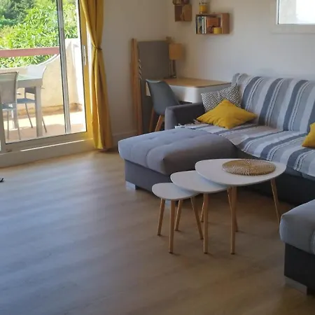 T3 Spacieux Avec Vue Sur L'etang De Thau Au 1er Etage D'une - Entree Independante